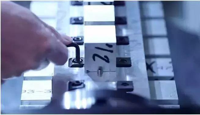 【新手必看】3軸、3+2軸、5軸加工的區(qū)別是什么？(圖14)